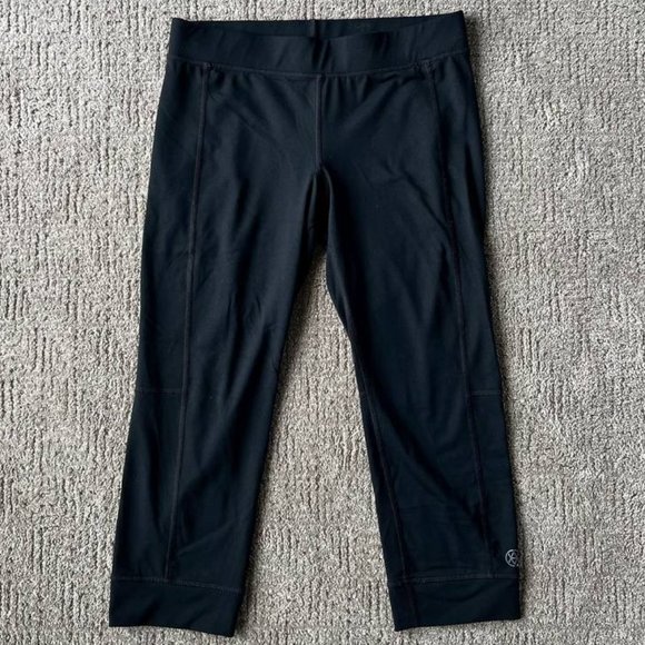 Cabi Black Crop Capri Yoga Pants - Picture 1 of 2